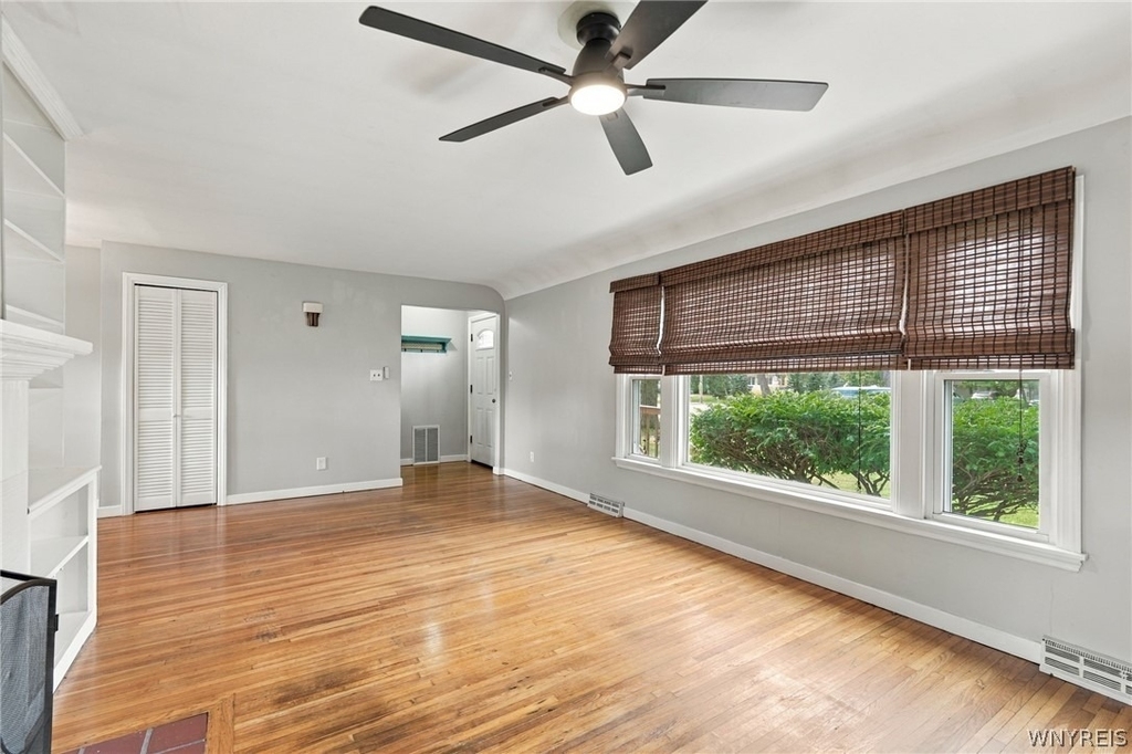 9105 Main St - Photo 11