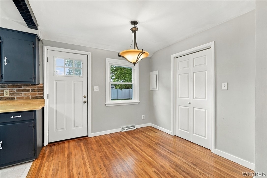 9105 Main St - Photo 13