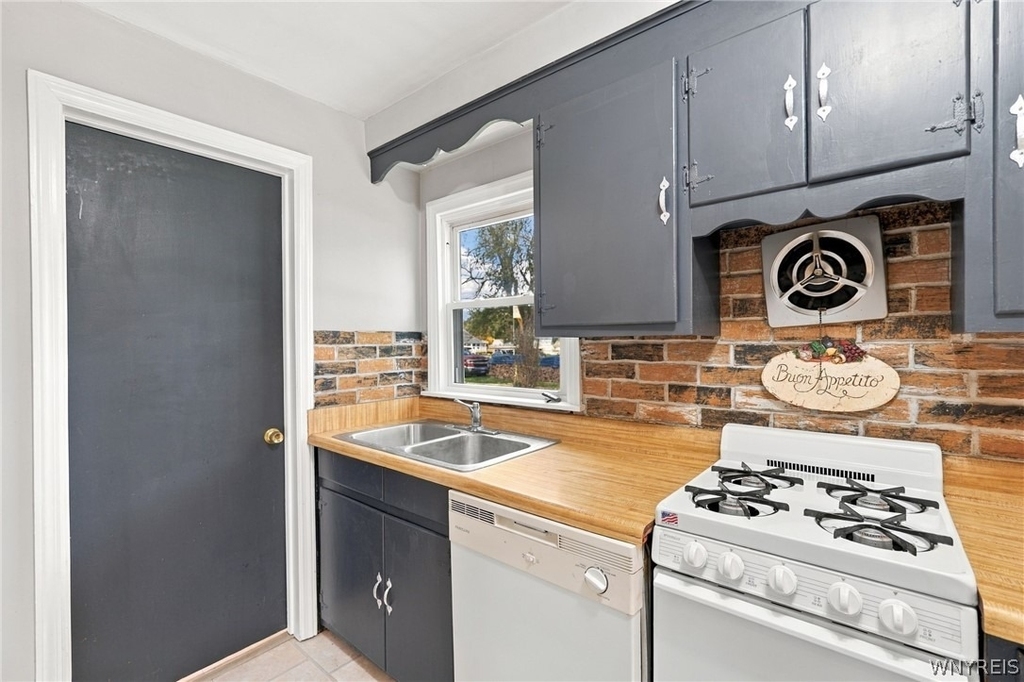 9105 Main St - Photo 21