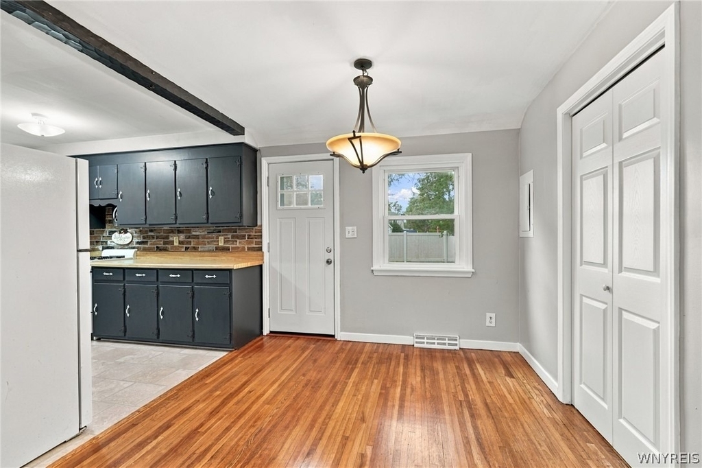 9105 Main St - Photo 16