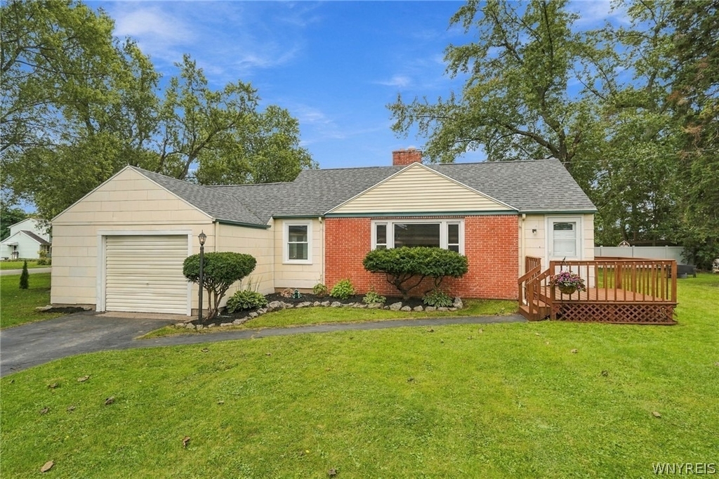 9105 Main St - Photo 1