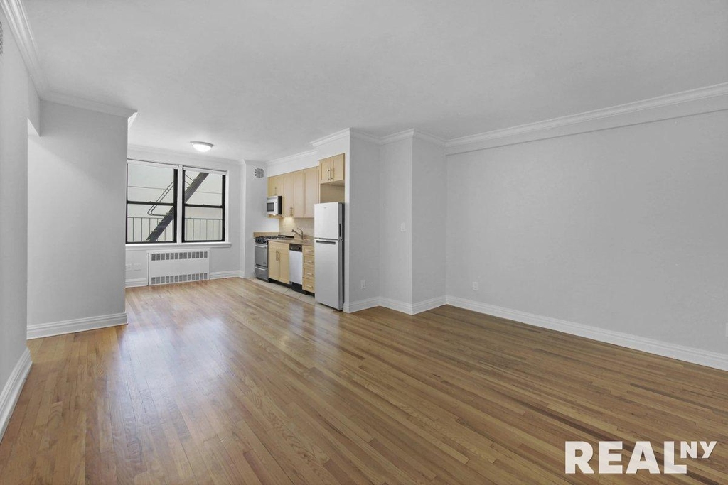 West 15th Street - Photo 0