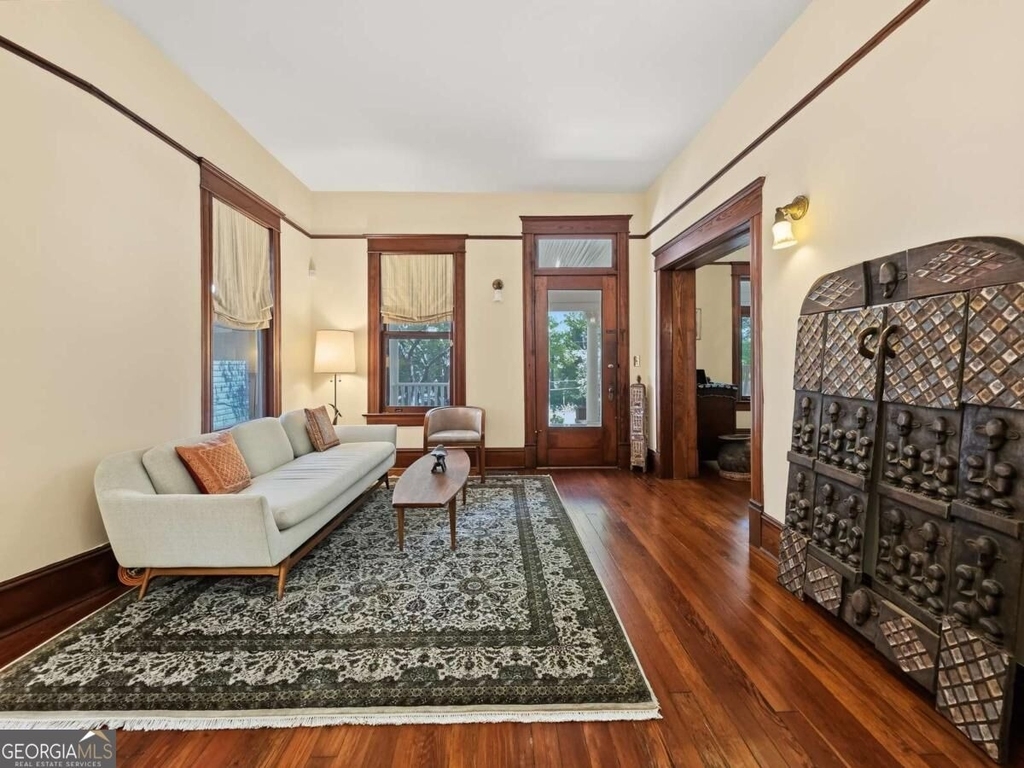 1059 Alta Avenue Ne - Photo 9