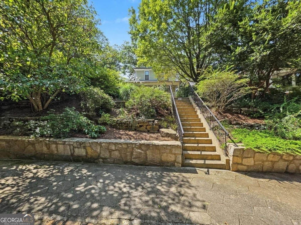 1059 Alta Avenue Ne - Photo 0