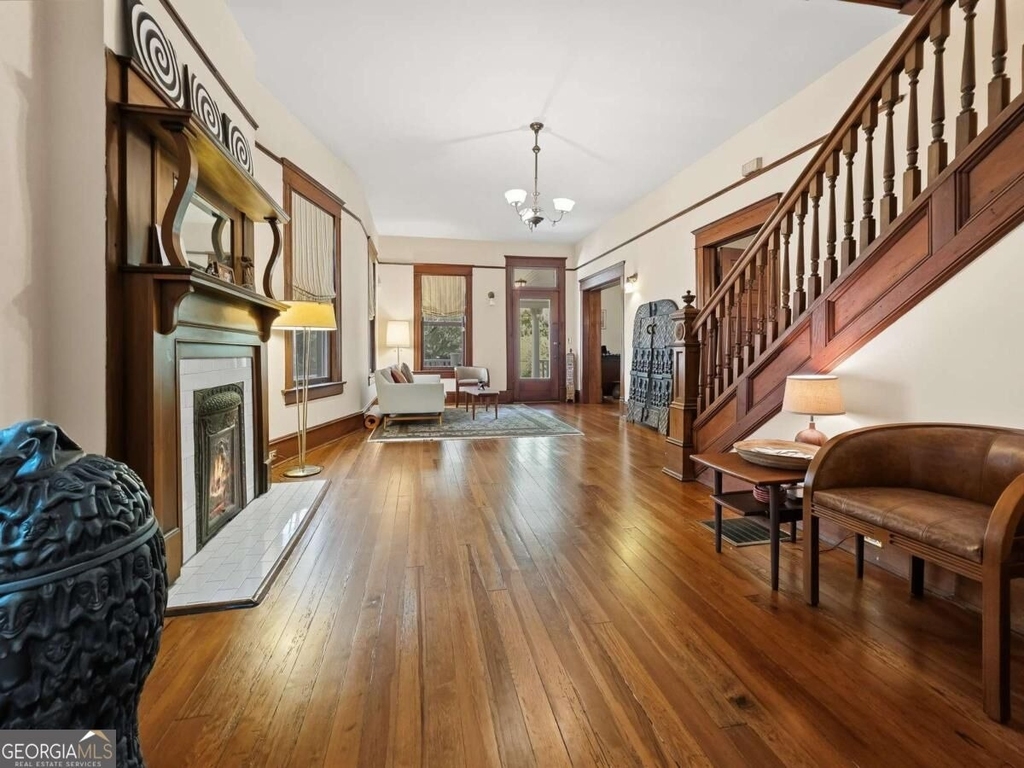 1059 Alta Avenue Ne - Photo 10