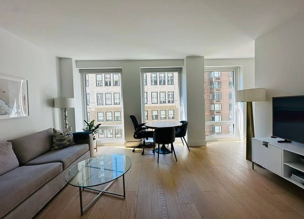 15 West 61st Street - Photo 0