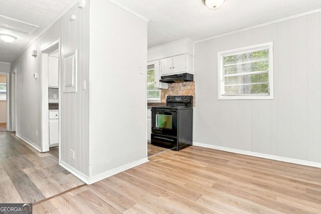 316 Eleanor Drive - Photo 2