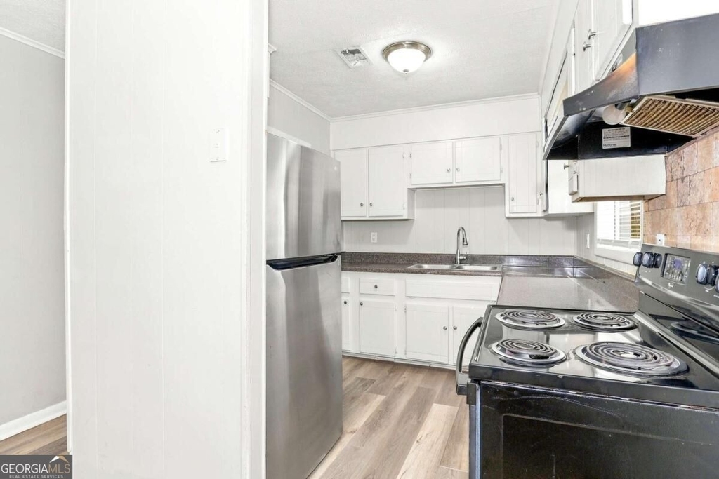316 Eleanor Drive - Photo 3