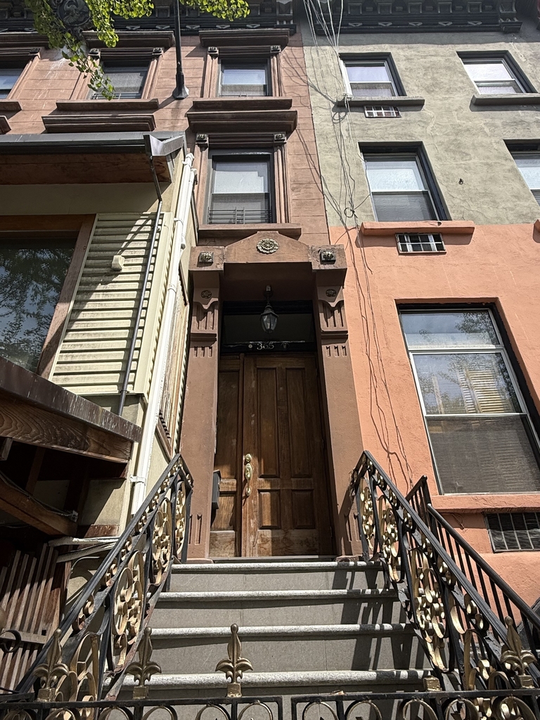365 West 46th Street - Photo 4