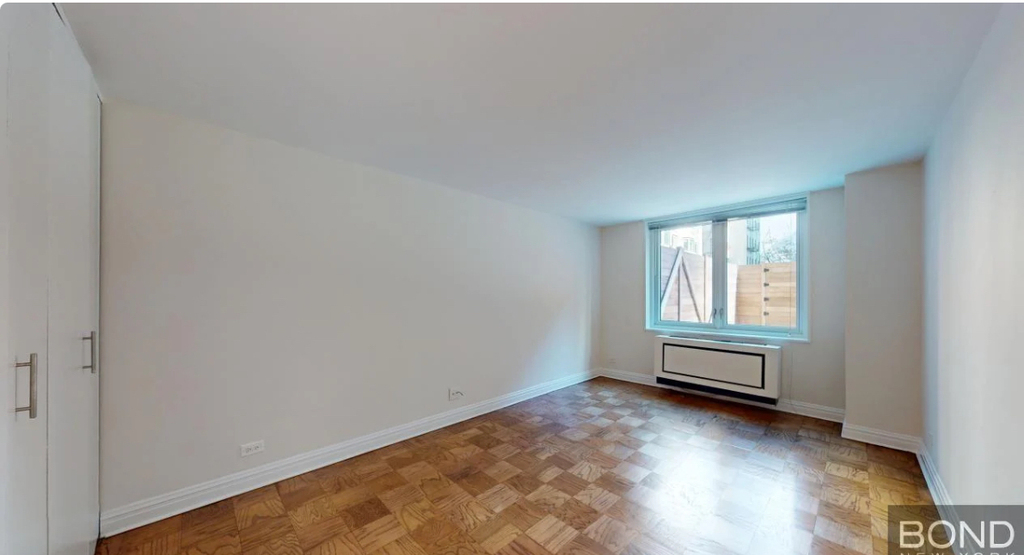 East 71st Street - Photo 4