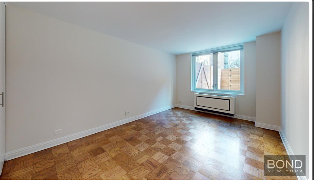 East 71st Street - Photo 8