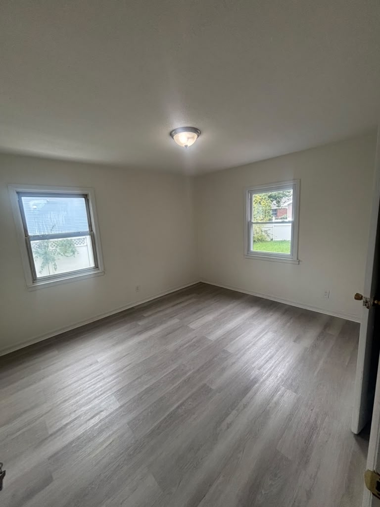  3BD,1Bath in St. Albans  - Photo 4