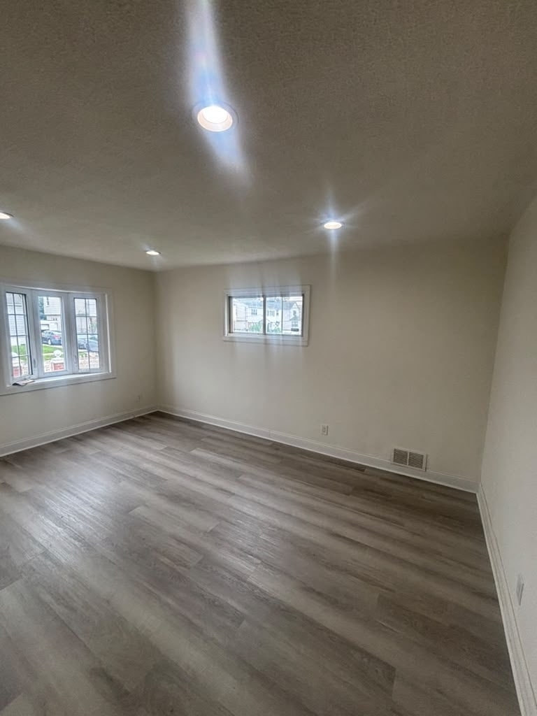  3BD,1Bath in St. Albans  - Photo 5