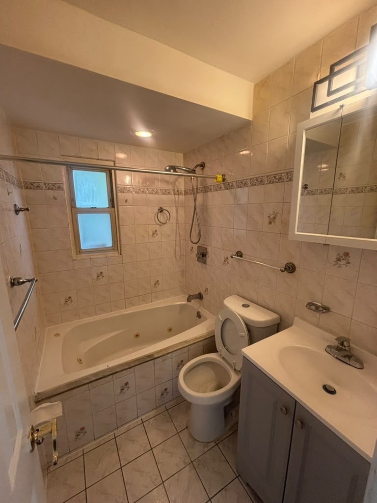  3BD,1Bath in St. Albans  - Photo 6