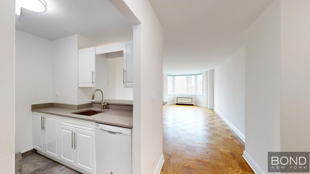 East 71st Street - Photo 10