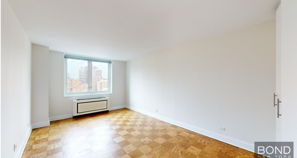 East 71st Street - Photo 6