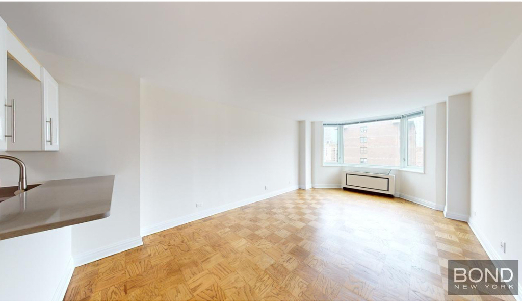 East 71st Street - Photo 11