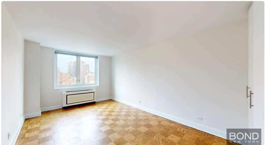 East 71st Street - Photo 5
