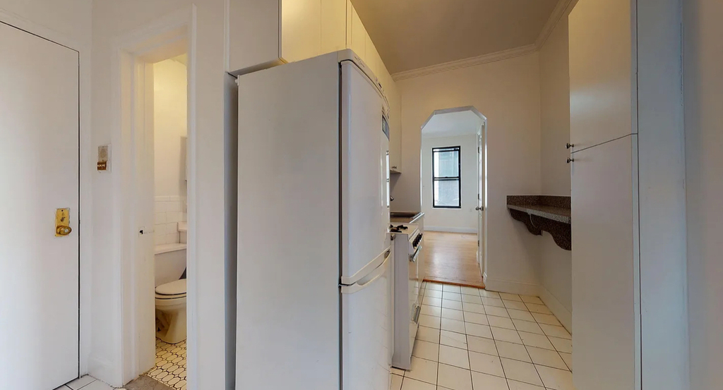 East 38th street  - Photo 3