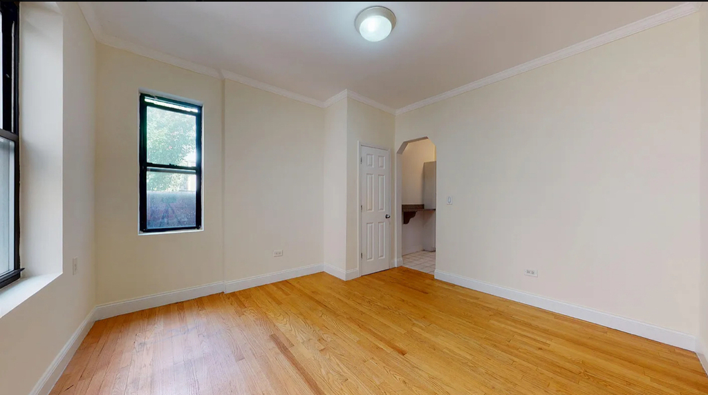 East 38th street  - Photo 2