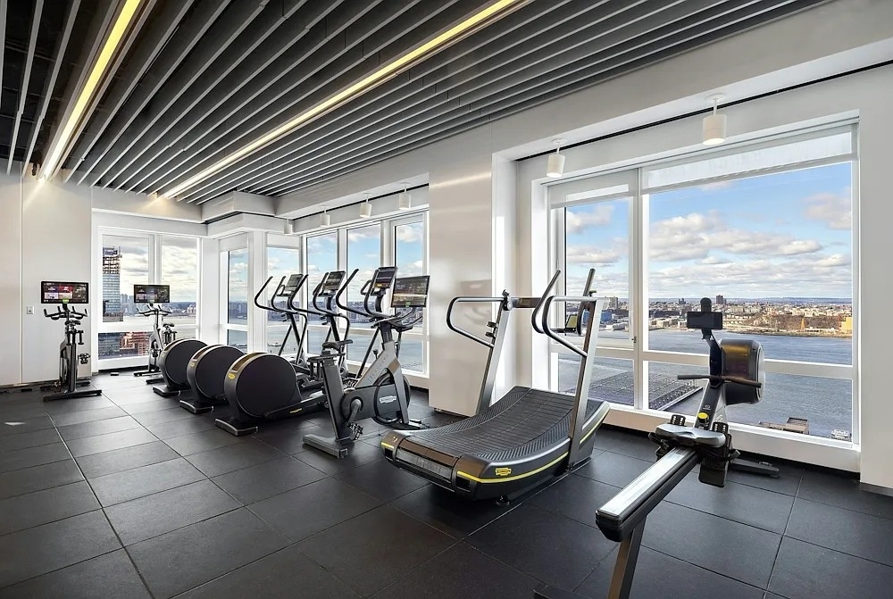 555 West 38th Street - Photo 8