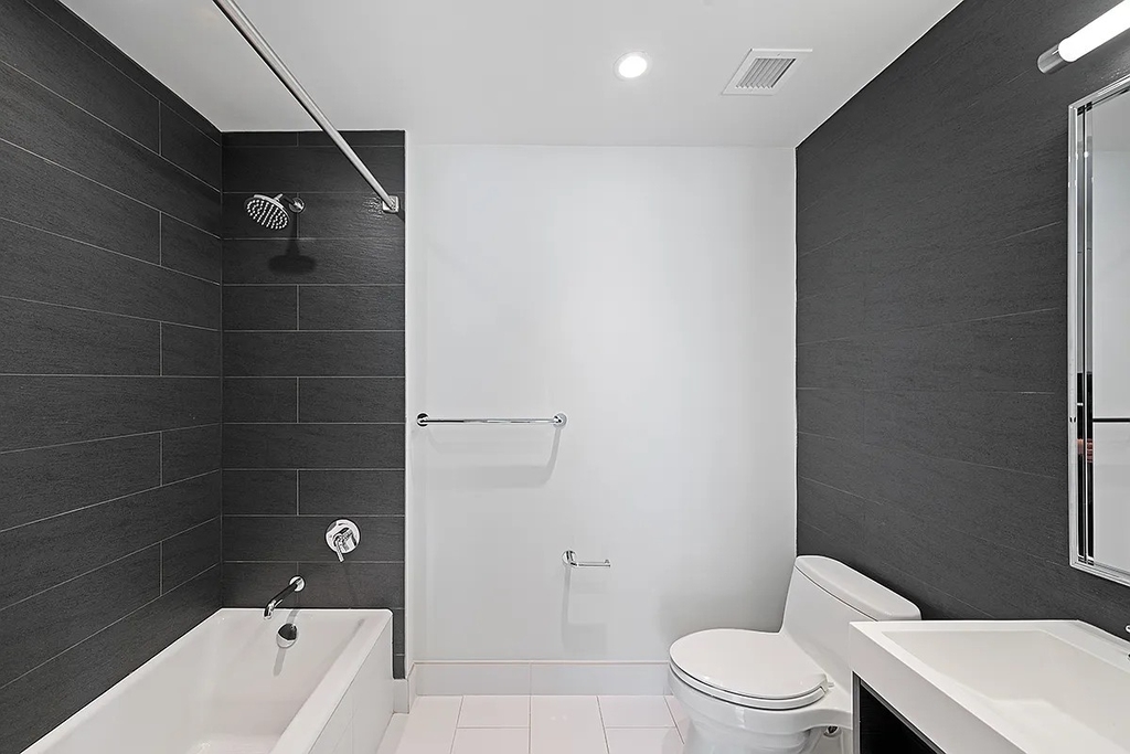 555 10th Avenue - Photo 5