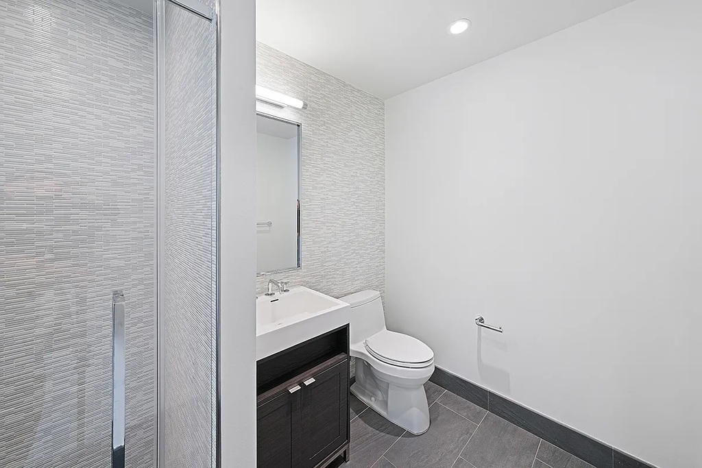 555 10th Avenue - Photo 4