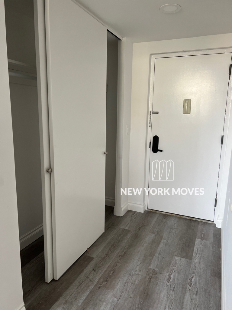 West 34th Street - Photo 15