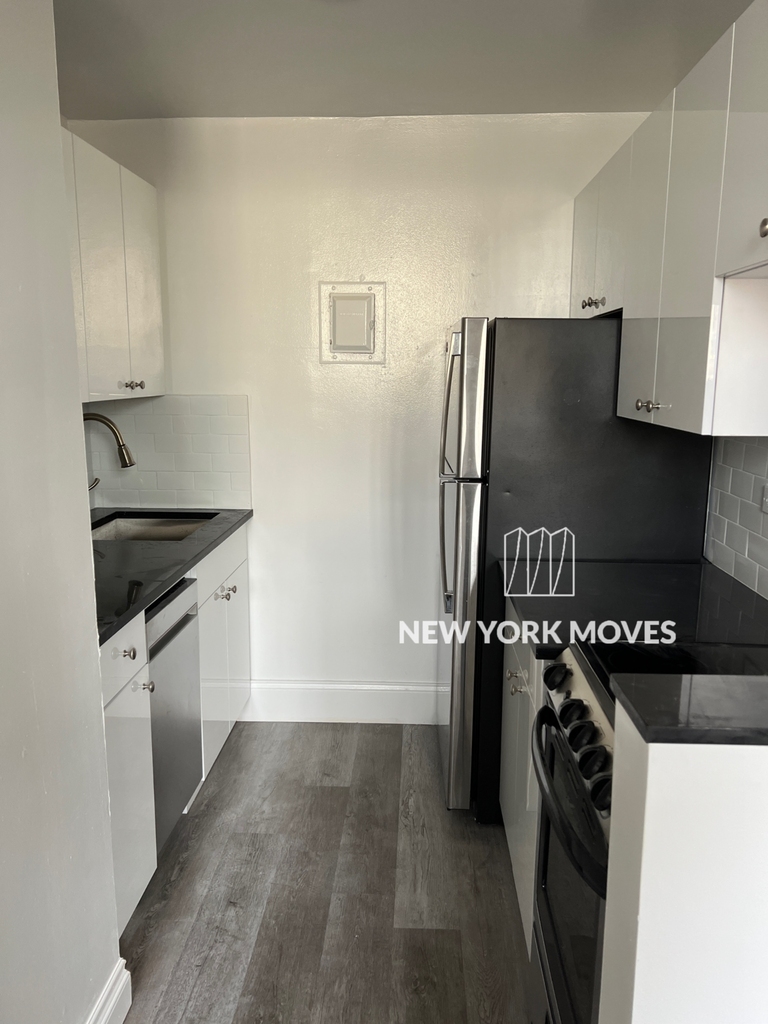 West 34th Street - Photo 14