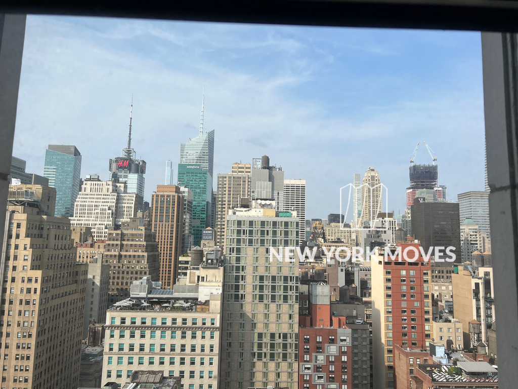 West 34th Street - Photo 3
