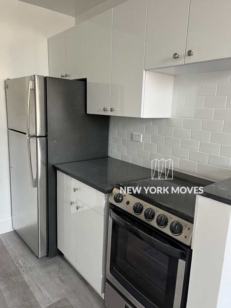 West 34th Street - Photo 10