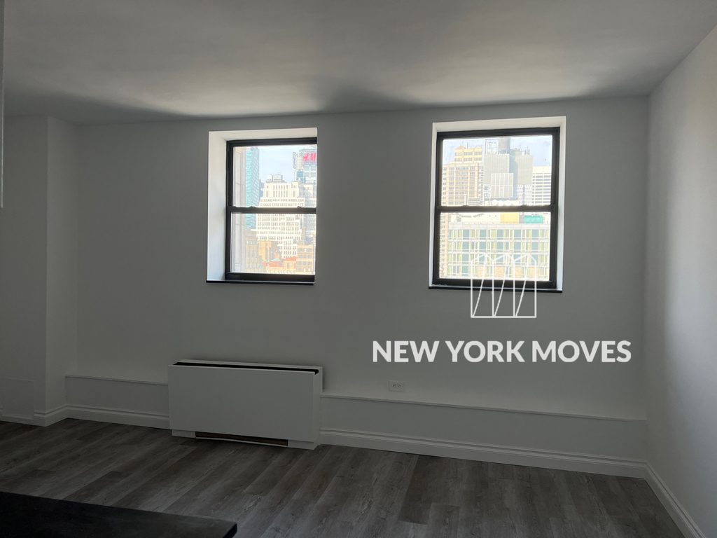 West 34th Street - Photo 6