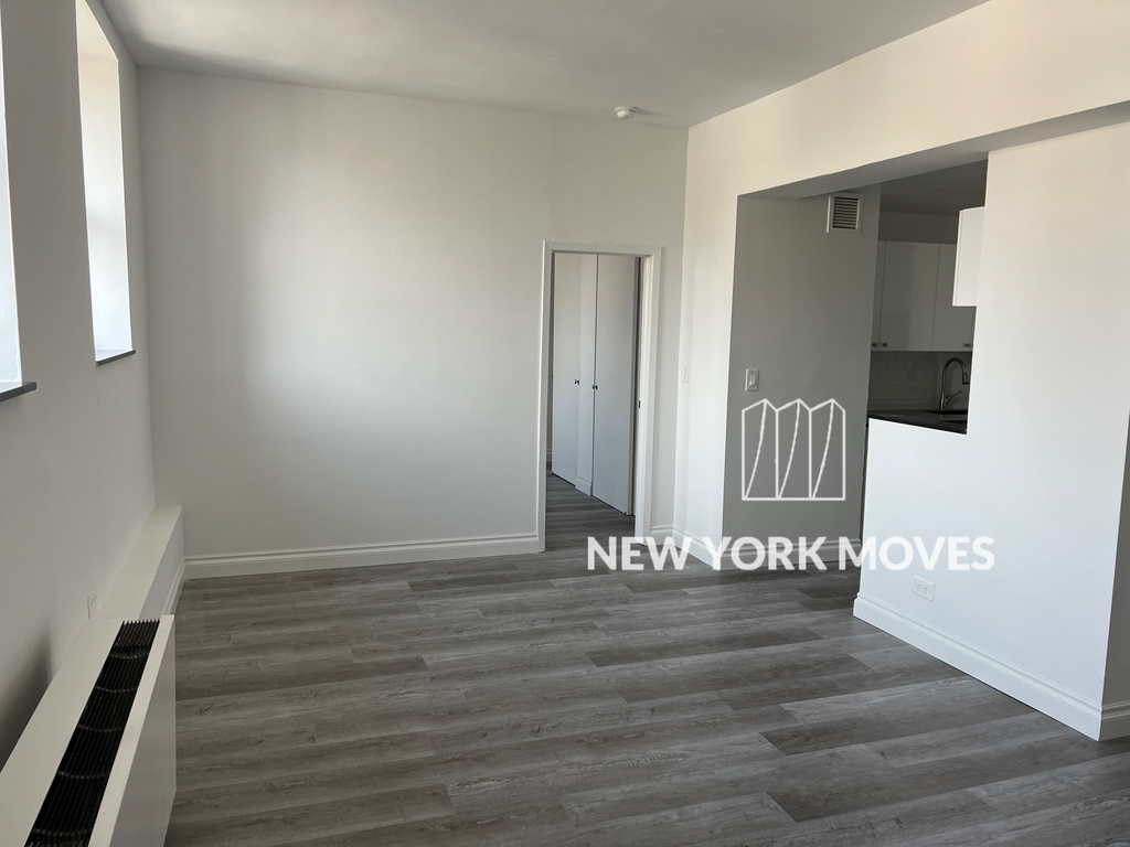 West 34th Street - Photo 0