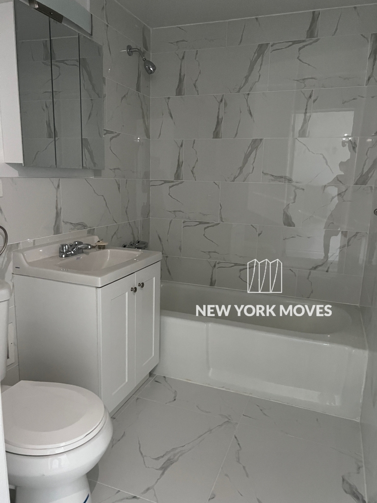 West 34th Street - Photo 1