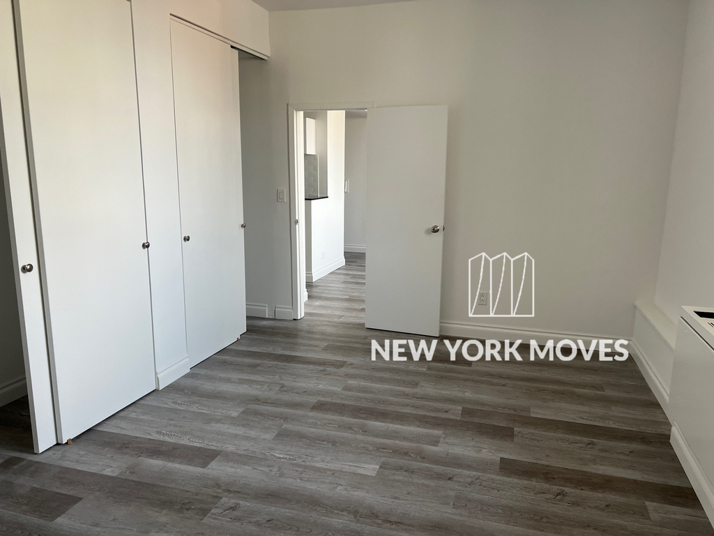 West 34th Street - Photo 17
