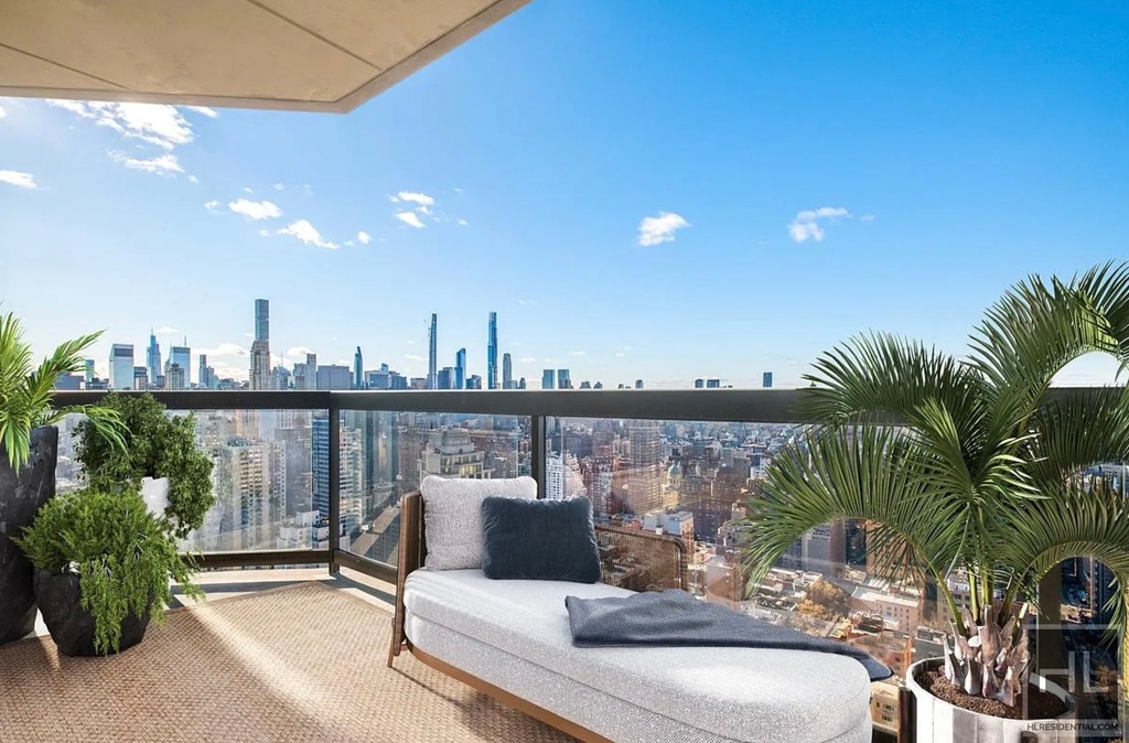 East 79th Street - Photo 8