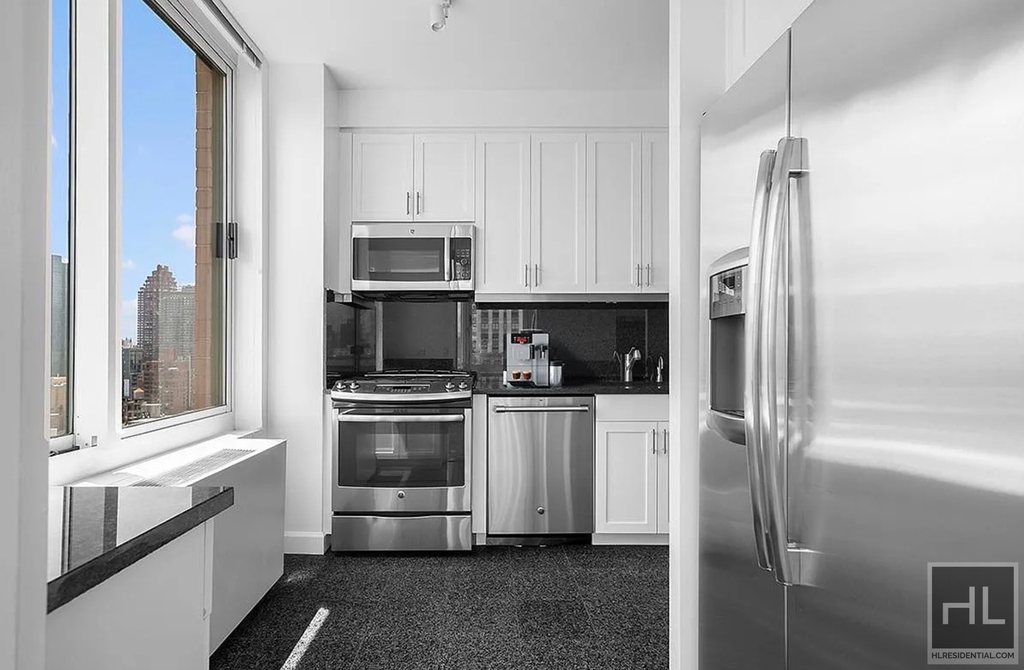 East 79th Street - Photo 6