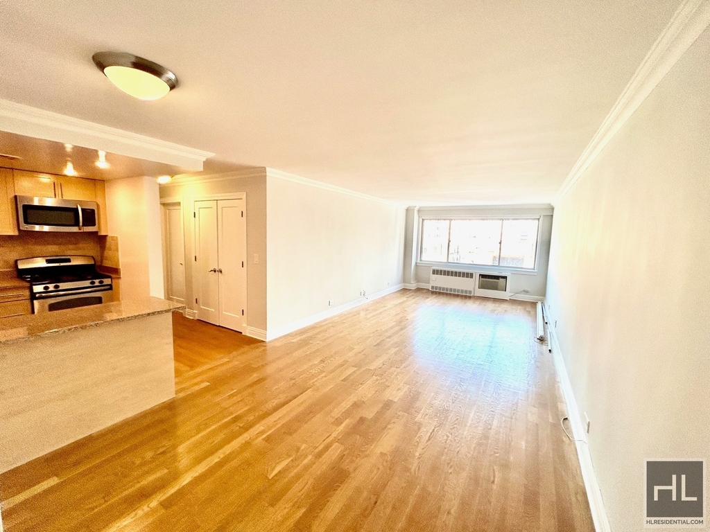 East 65th Street - Photo 2