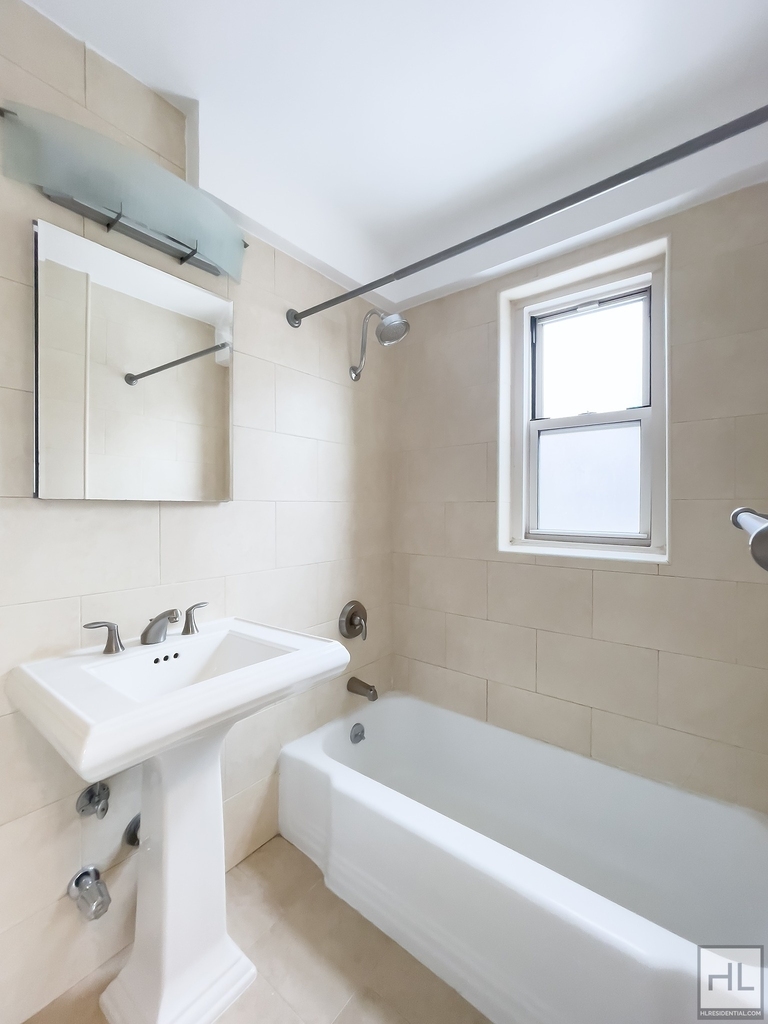 East 65th Street - Photo 6