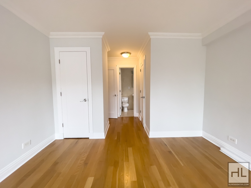 East 65th Street - Photo 5