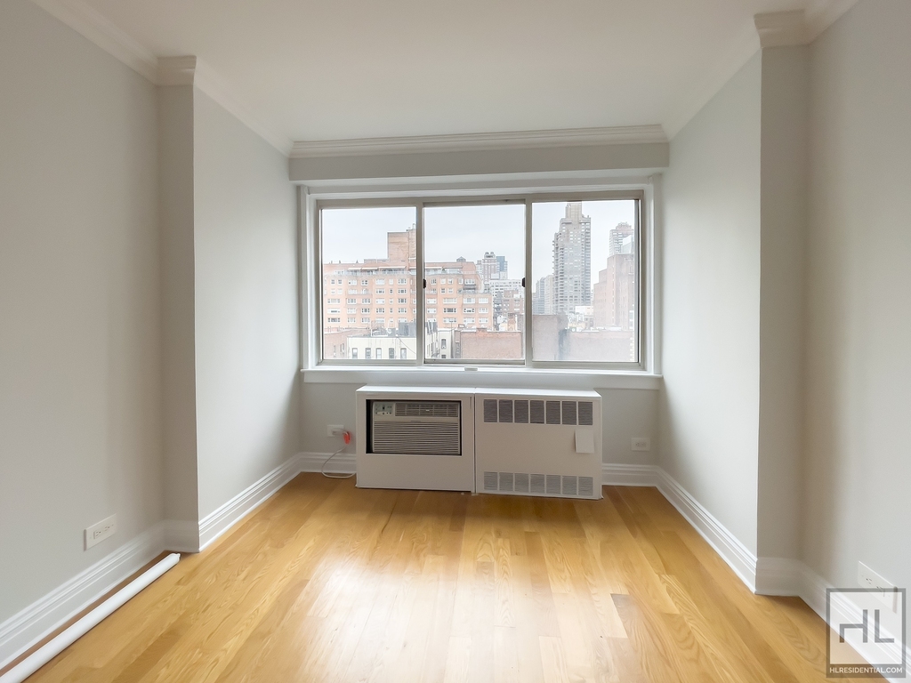 East 65th Street - Photo 4