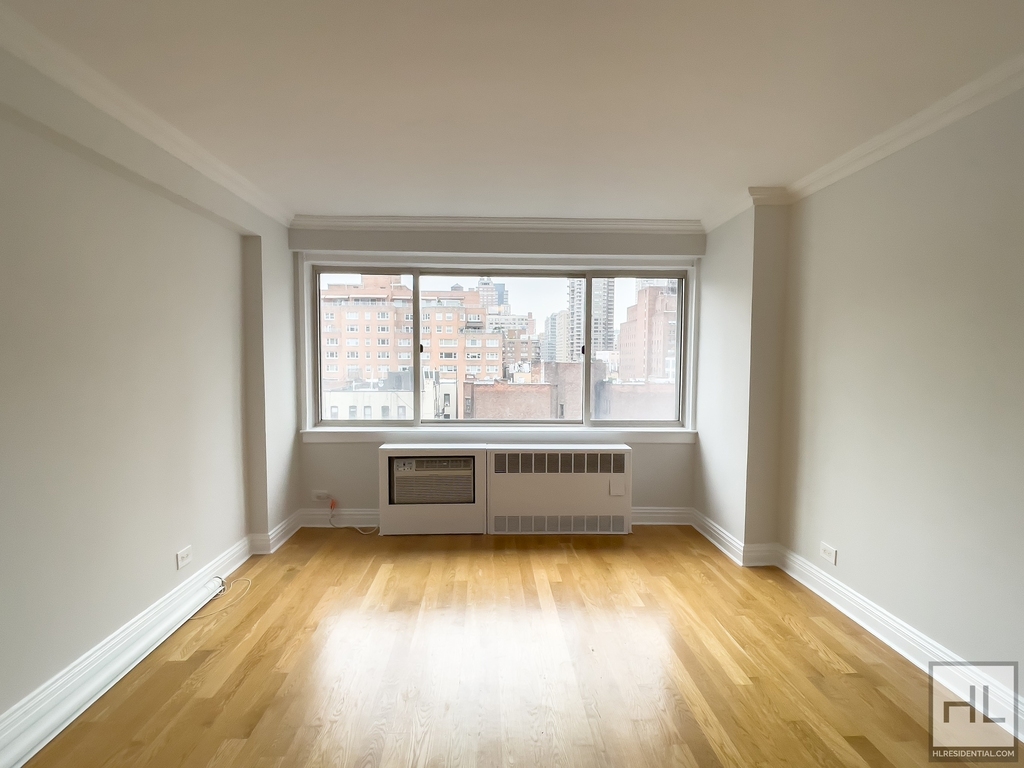 East 65th Street - Photo 1