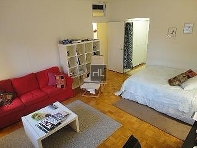 West 34th Street - Photo 1