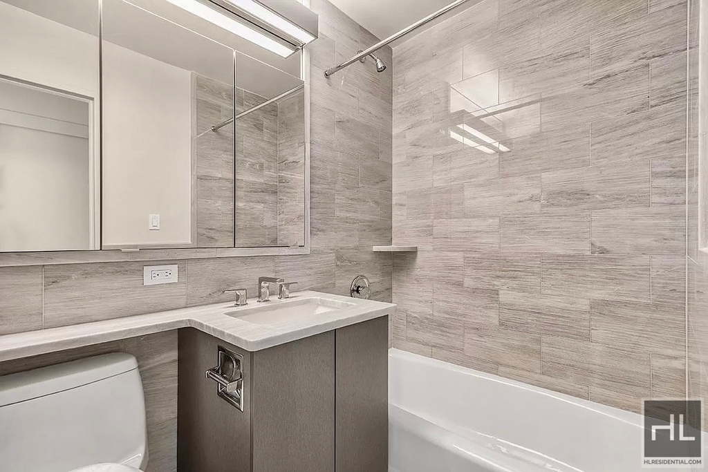 York Avenue - Photo 3