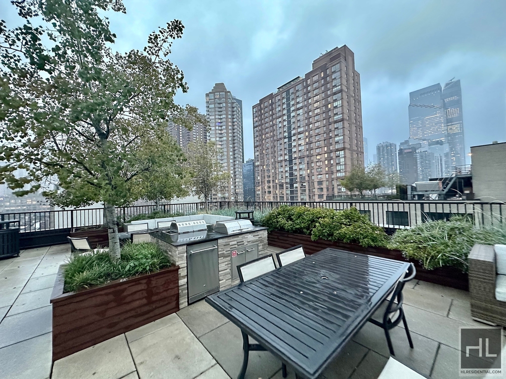 West 43rd Street - Photo 2