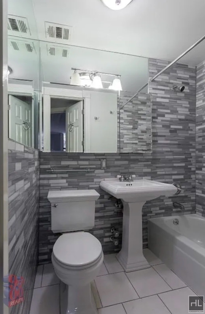 West 14 Street - Photo 3