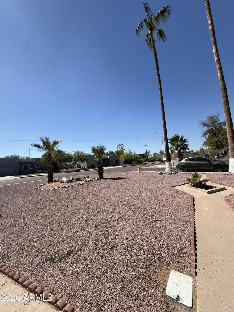 2150 W Missouri Avenue - Photo 25