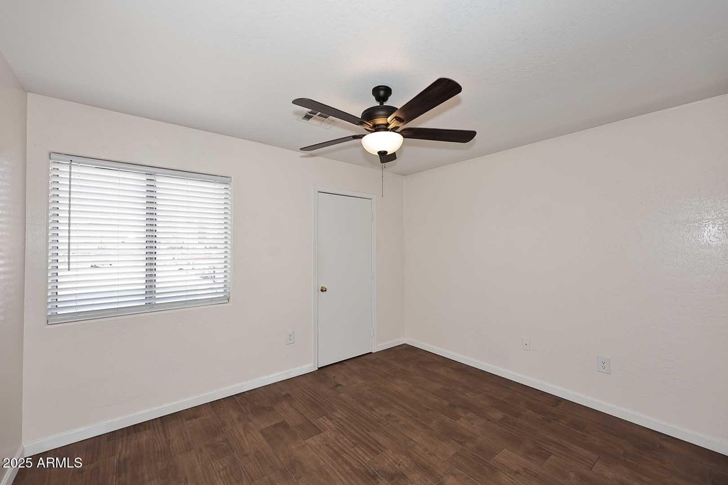 532 W 9th Street - Photo 18