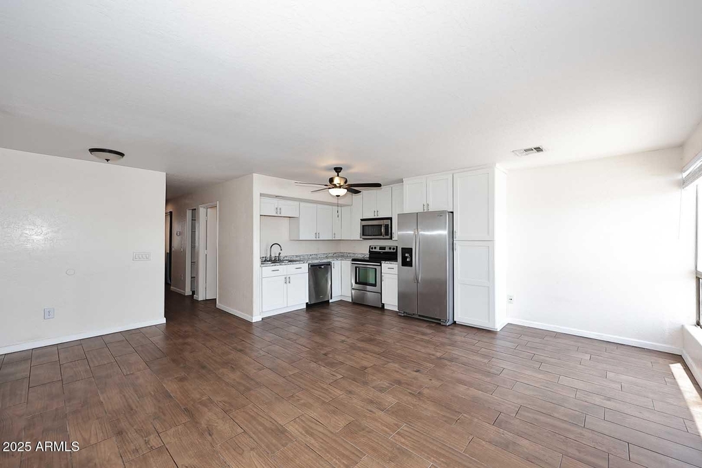532 W 9th Street - Photo 7