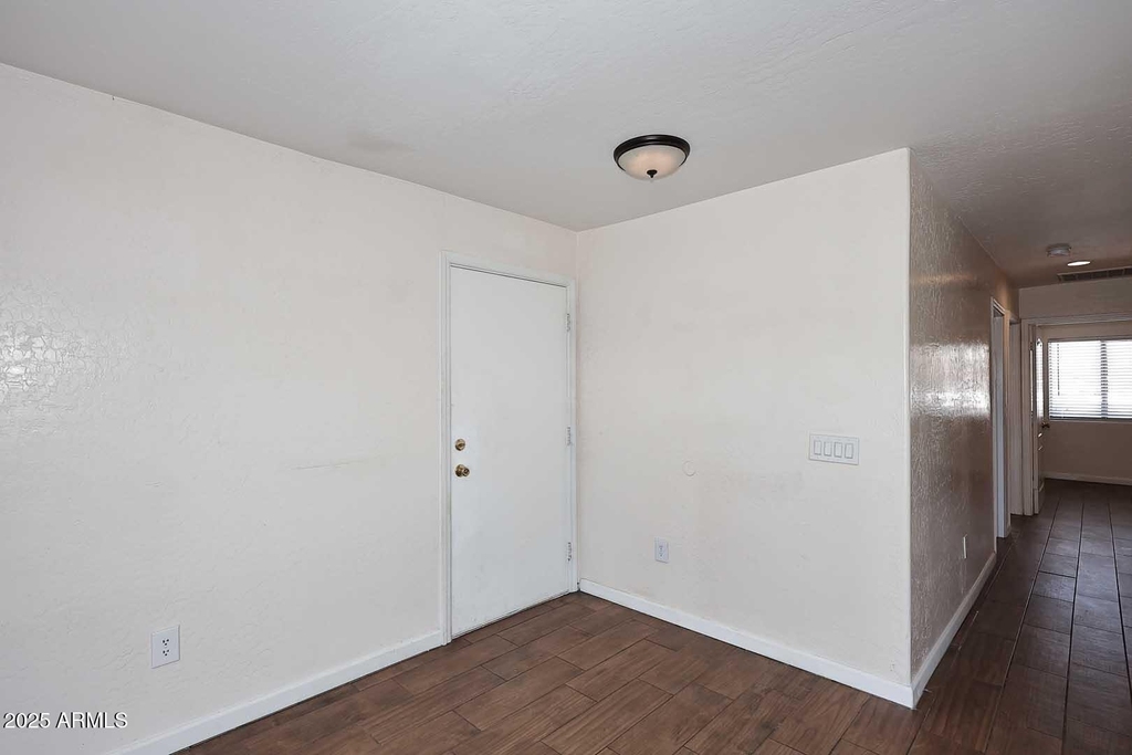 532 W 9th Street - Photo 3